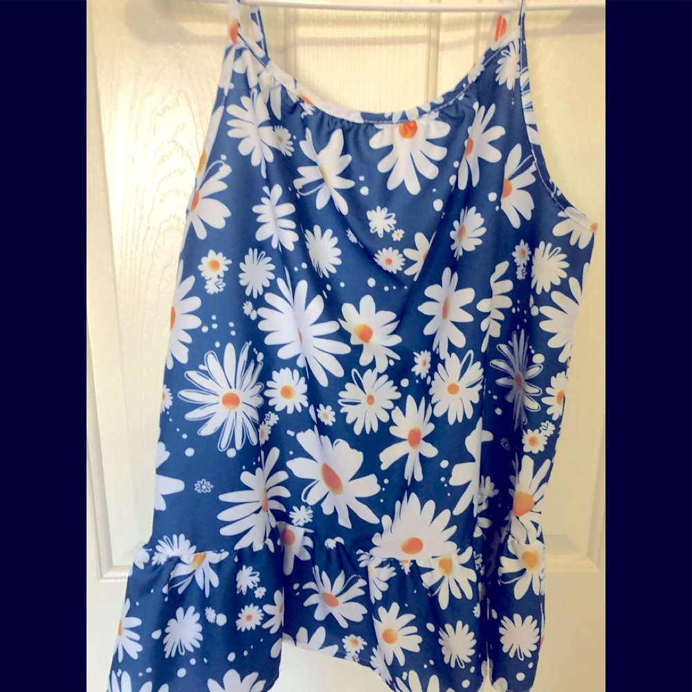 Women’s Size 1X- beautiful Blue Daisy Print Baby Doll Style Tank Top